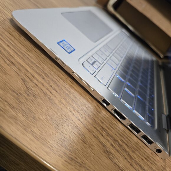 HP Spectre 13.3 in (256gb, Intel Core i7-6500U, 8gb Ram) Windows laptop/Tablet - Picture 5 of 6